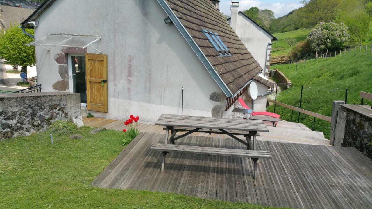 Maison Du Pays De Salers Dans Le Parc Des Volcans D'Auvergne Saint-Projet-de-Salers Exterior foto
